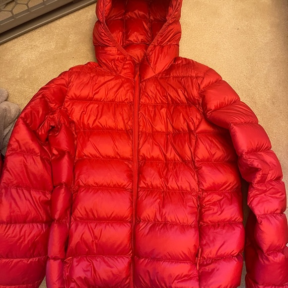 Aritzia Little Puff - Picture 2 of 2